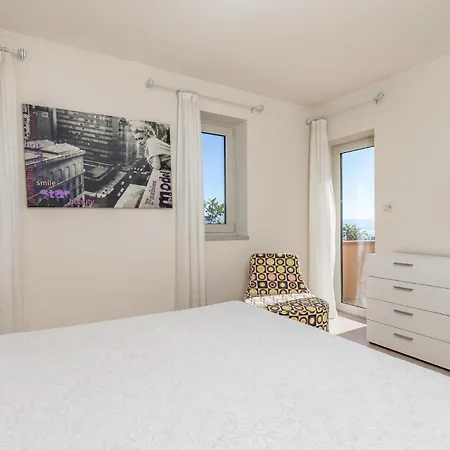 Awesome In With House Sea View